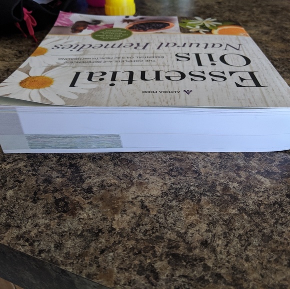 The book essential oils natural remedies - Picture 5 of 7